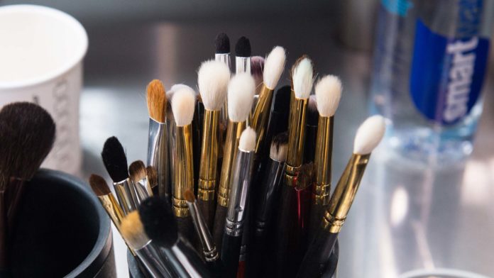 How to clean your makeup brushes?
